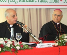 mons.Fisichella e mons.Bertolone mons.Fisichella e mons.Bertolone